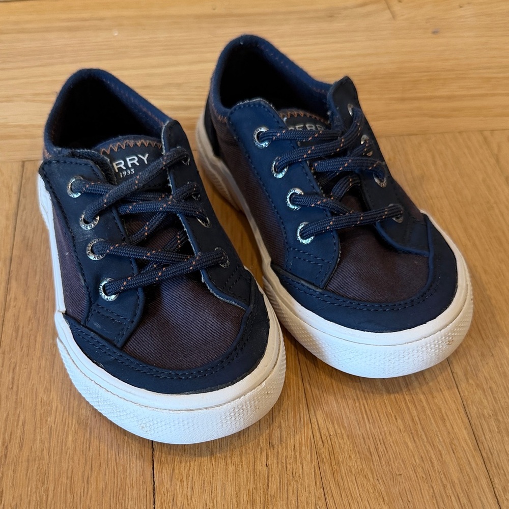 Sperry Kids Navy and White Canvas Velcro Faux Lace up sneakers, size 9